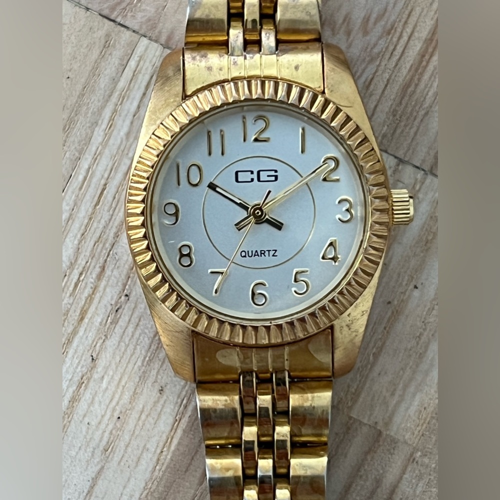 CG Ladies Watch Vintage Gold Tone Bracelet Silver Dial